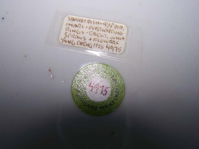 A fine 18th century Chinese Export Porcelain Imari Reticulated Saucer Dish circa 1725 — image 4